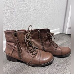 Steve Madden Brown Short Combat Booties Size 7.5